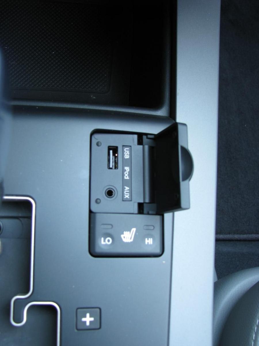  Kia Borrego 2009 года  (фото 18 из 345)